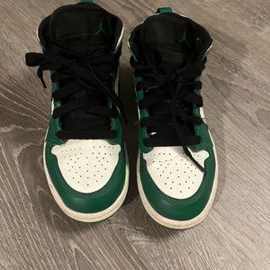 pine green jordan 1s